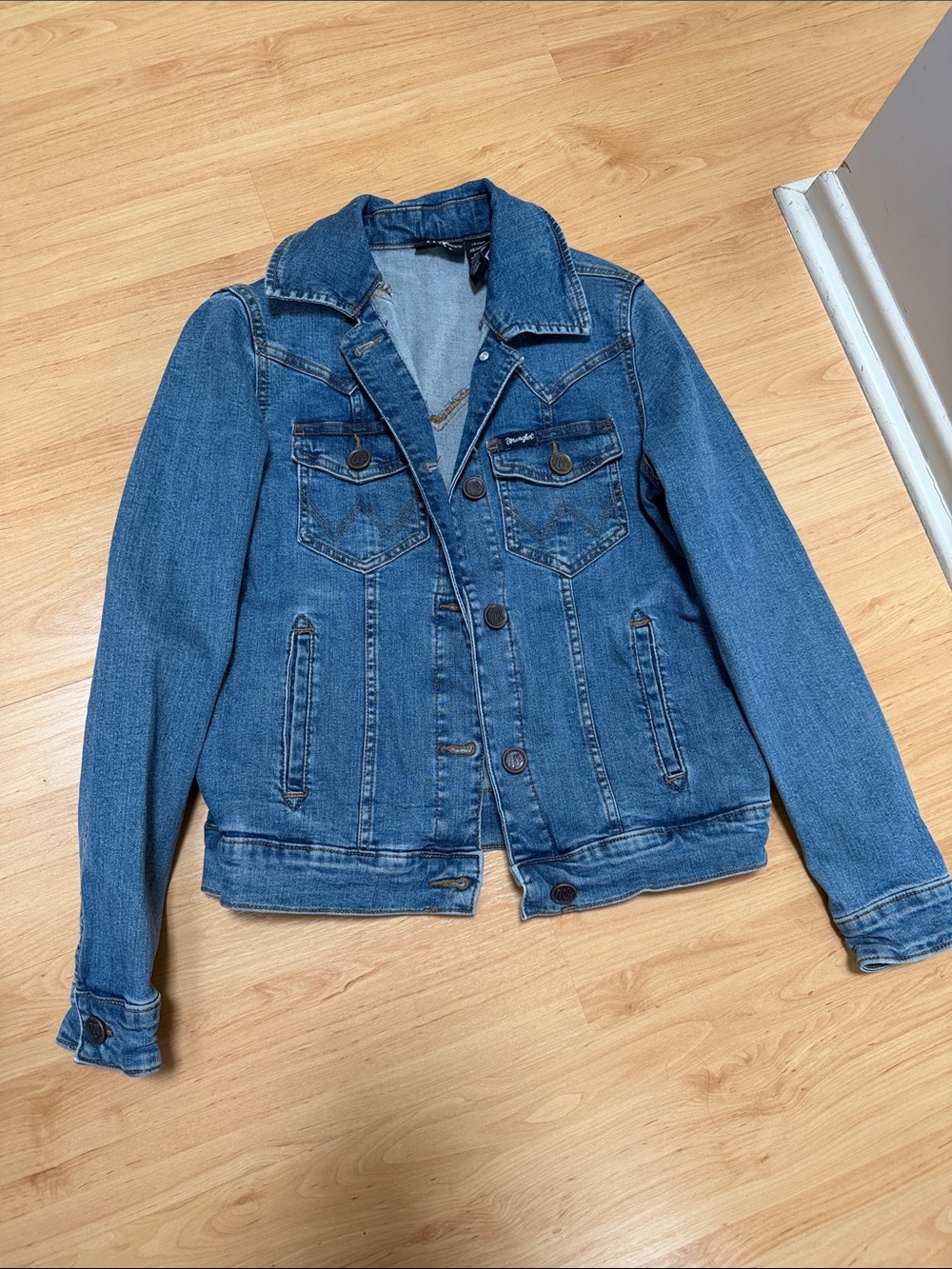 Wrangler Medium Blue Denim Trucker Jacket - Women's